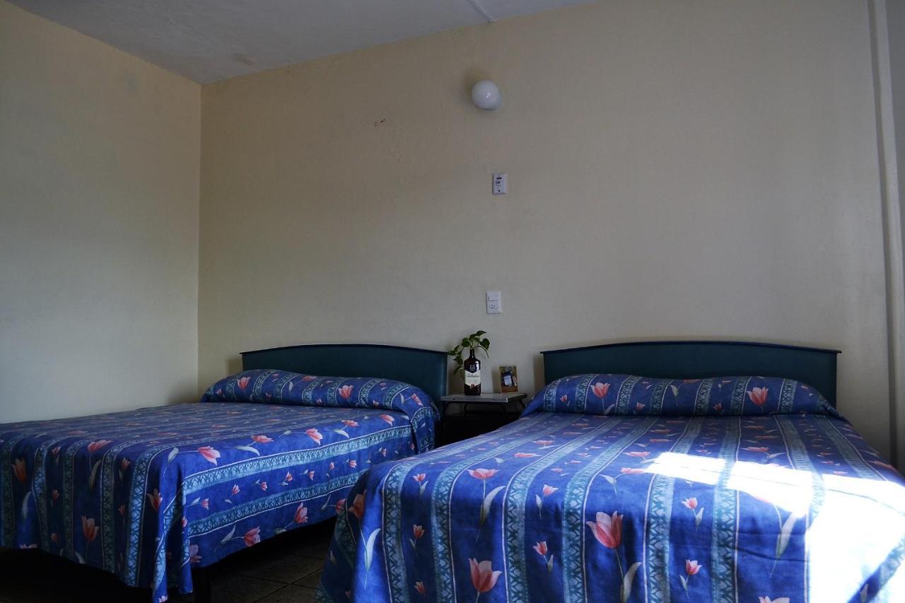 Hotel Janeiro Гуадалахара Екстериор снимка